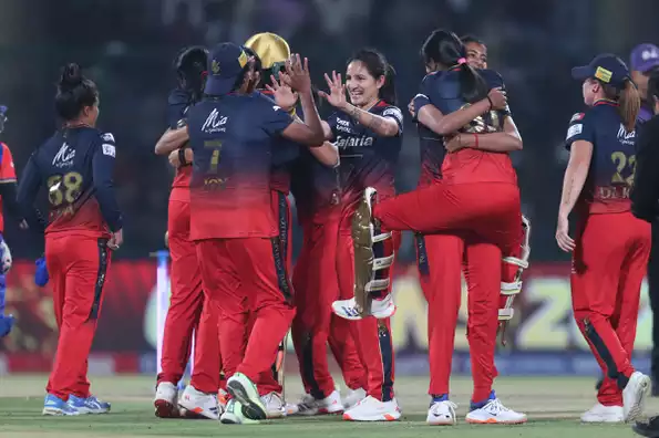rcb-defeated-dc-by-eight-wicke